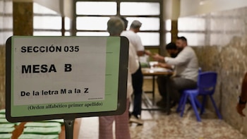 El Gobierno trabaja a contrarreloj para evitar la multa del Supremo y entregar las listas de los 163.020 afectados por la ‘ley de nietos’: refuerza su personal en los consulados