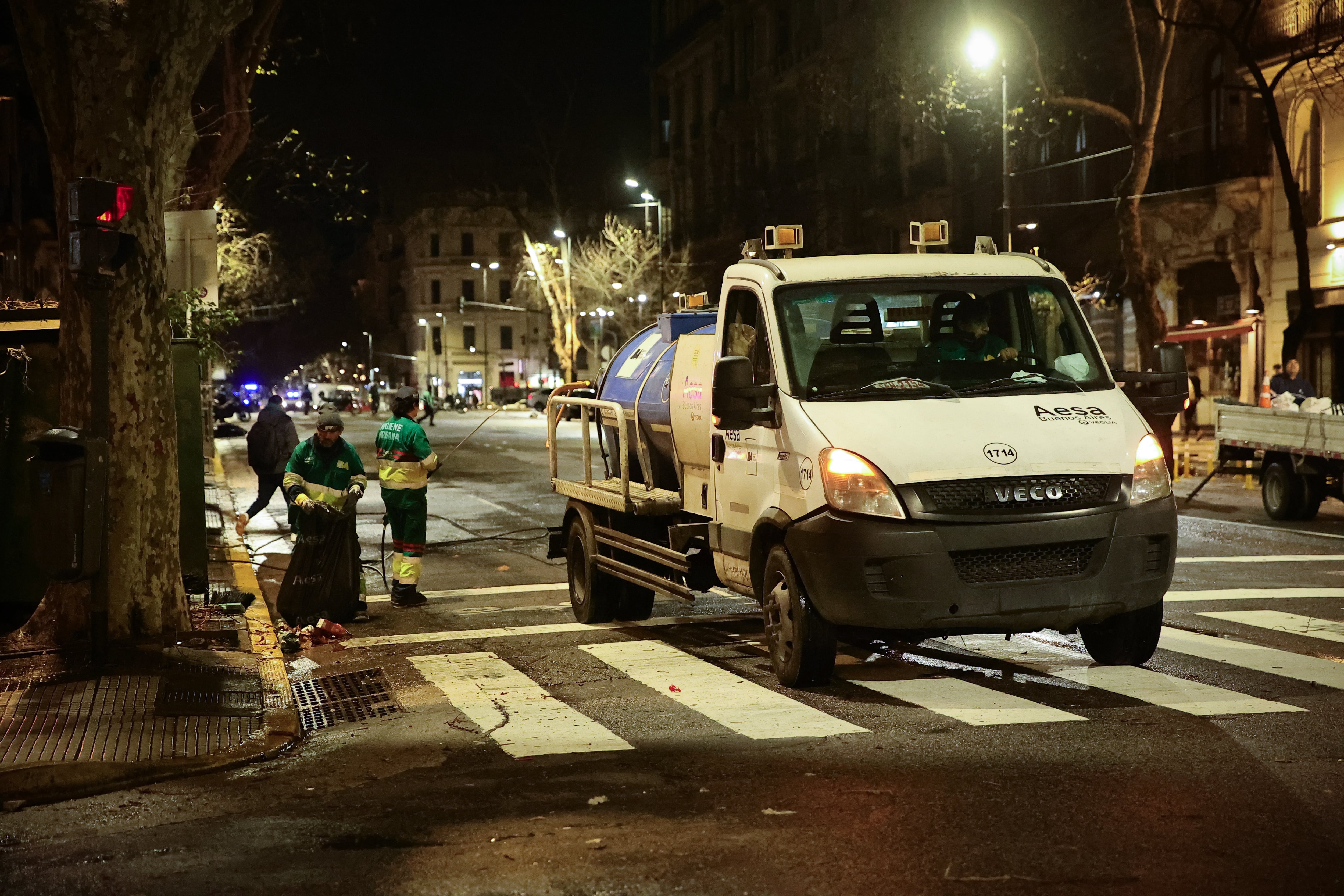 Tras cinco horas, comenzaron los operativos para limpiar la Ciudad (RS Fotos)