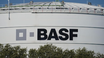 Basf anticipa resultados trimestrales por encima de lo esperado y eleva previsiones por alza de precios