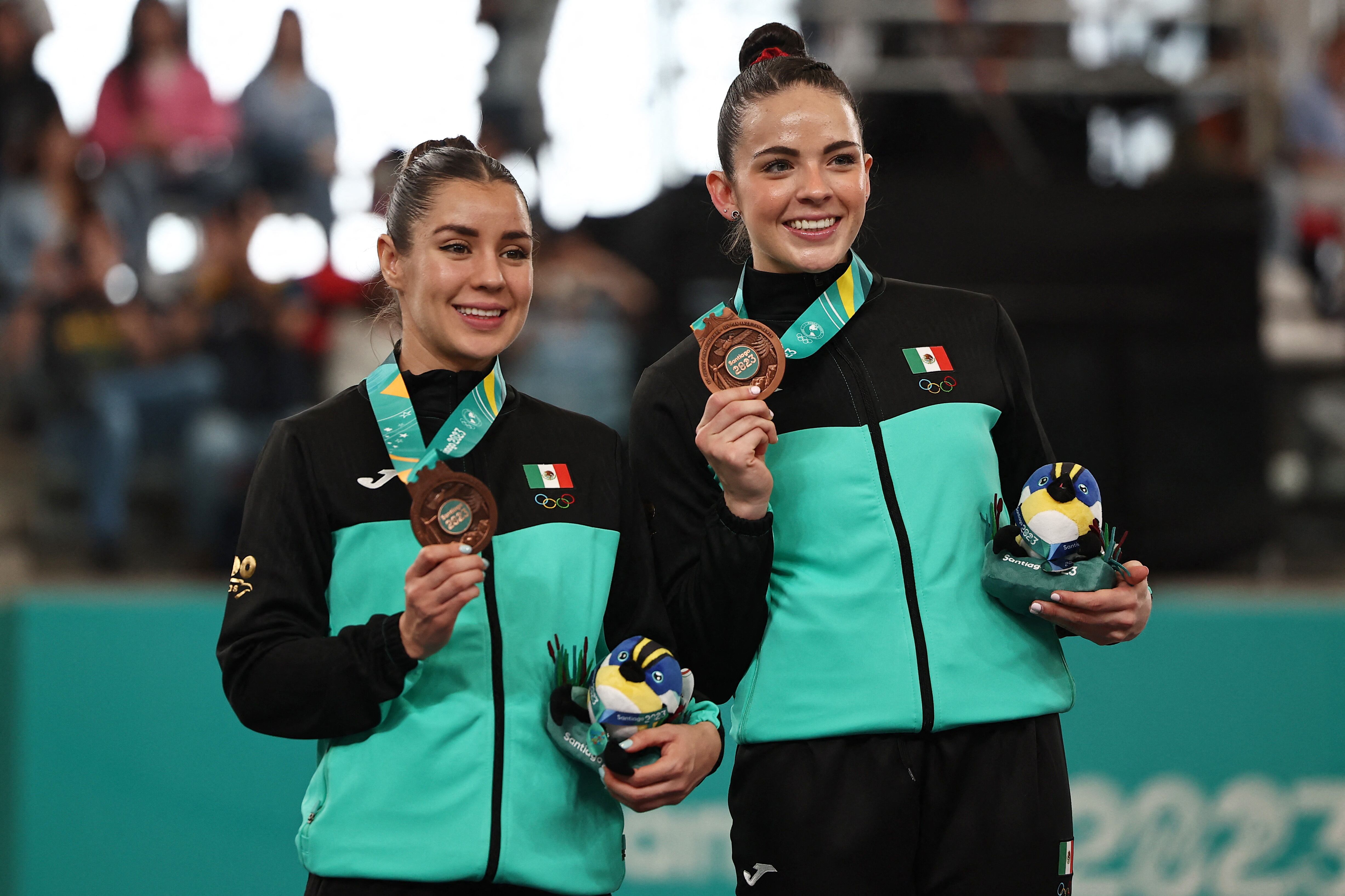 Dafne Navarro, pionera olímpica en gimnasia de trampolín, y Mariola García, medallista mundial, encabezan una selección mexicana reforzada por nuevas promesas que buscan brillar en Pamplona. (REUTERS/Luisa Gonzalez)