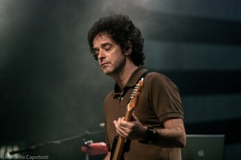 Un primer plano de Gustavo