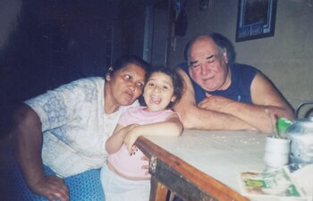 Dominga, su marido y una