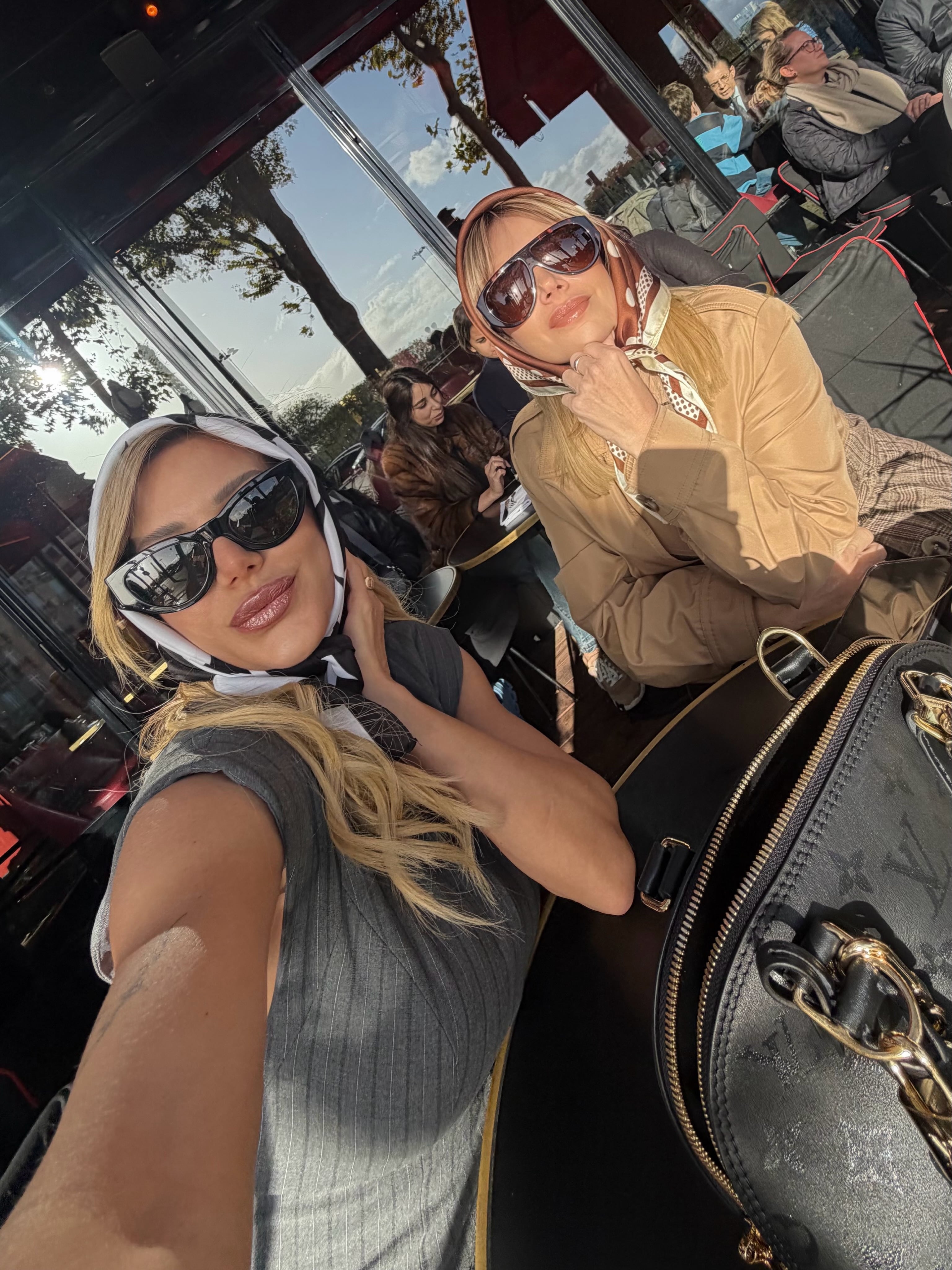 Evangelina viajó acompañada de Celeste, una de sus hermanas