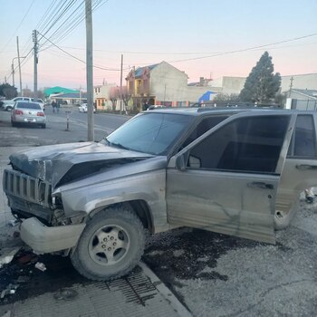 La camioneta se incrustó en