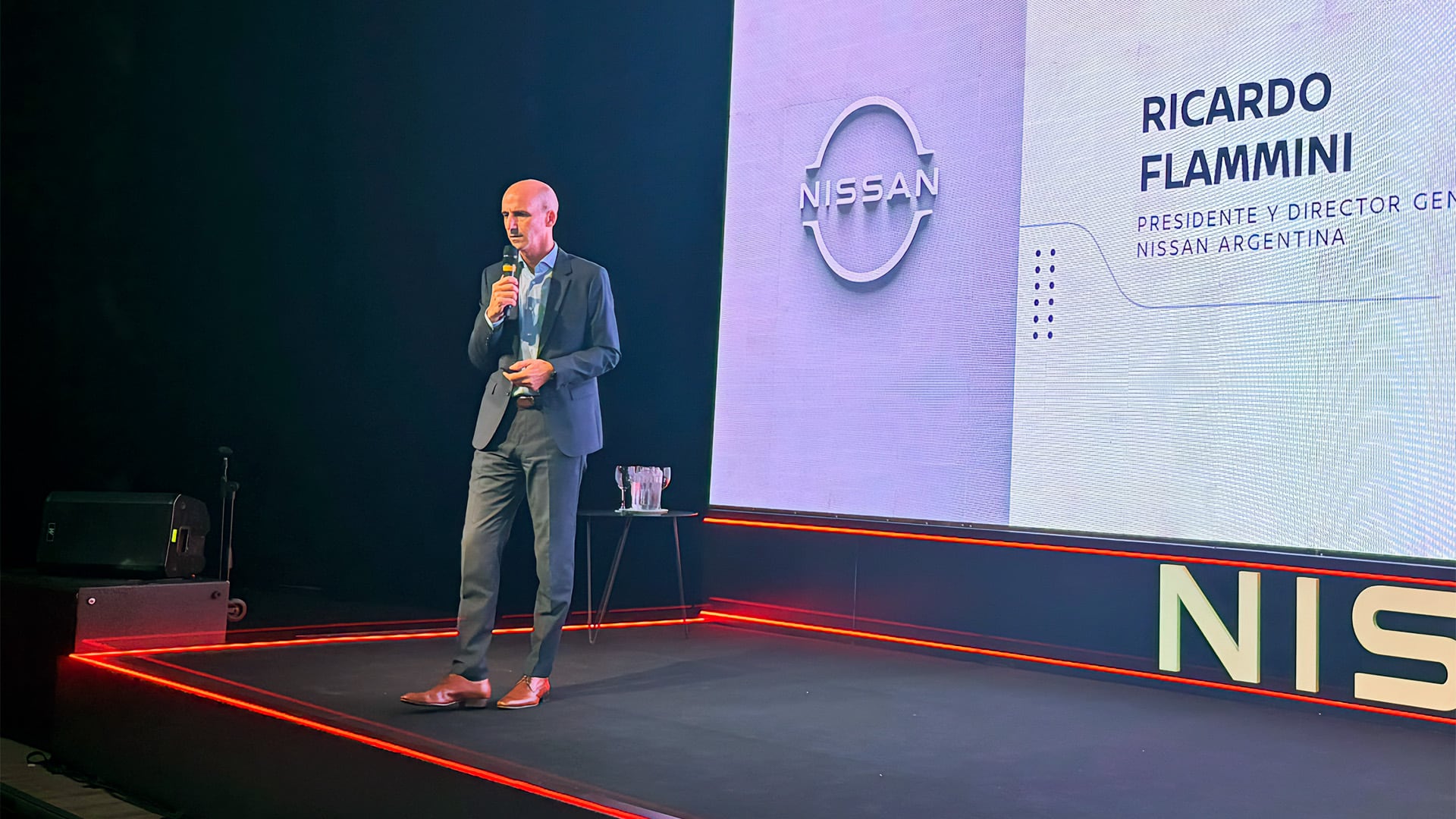 Ejecutivos presentan el traspaso de la operación comercial de Nissan Argentina a los grupos Simpa y Tagle. (Infobae)