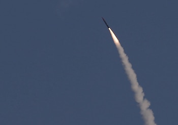 Un interceptor de misiles balísticos "Arrow 3" se observa durante su lanzamiento de prueba cerca de Ashdod el 10 de diciembre de 2015 (REUTERS/Amir Cohen)