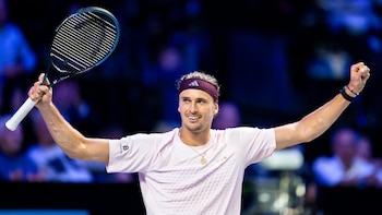 Alexander Zverev asalta el número uno del mundo con el billete a cuartos de final en Viena