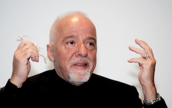Imagen de archivo del escritor brasileño Paulo Coelho en Zúrich, Suiza. 31 de julio, 2007. (REUTERS/Andreas Meier)