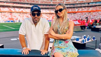 Agüero y Morena Beltrán durante