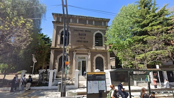 La Policía de la Ciudad secuestró un revólver, una réplica de arma, una navaja y dispositivos electrónicos tras amenazas en cuatro escuelas