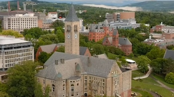 Un chat ignorado y dos años sin cargos: Nueva York reabre una denuncia de violación grupal en la Universidad de Cornell