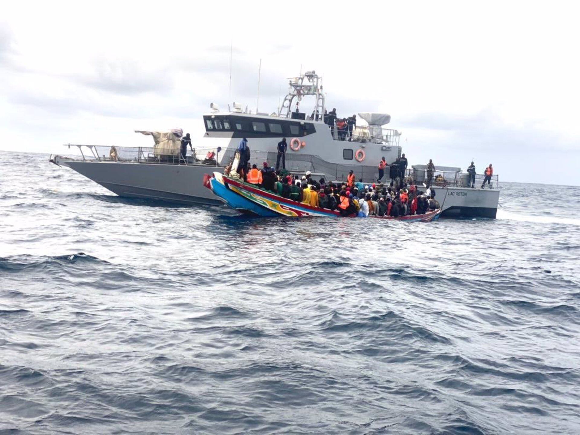 Senegal.- La Armada de Senegal intercepta dos embarcaciones con más de 420 migrantes a bordo, entre ellos 20 niños (@MARINENATION_SN)
