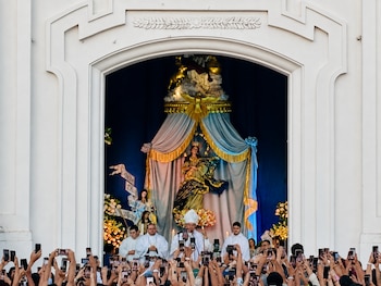 Los fieles de León atribuyeron a un milagro de la virgen el cese de la erupción del Cerro Negro y sostienen desde entonces la promesa de gratitud./ (Esteban Noguera/ Canal 6 Nicaragua)
