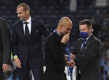 Guardiola besó la medalla del