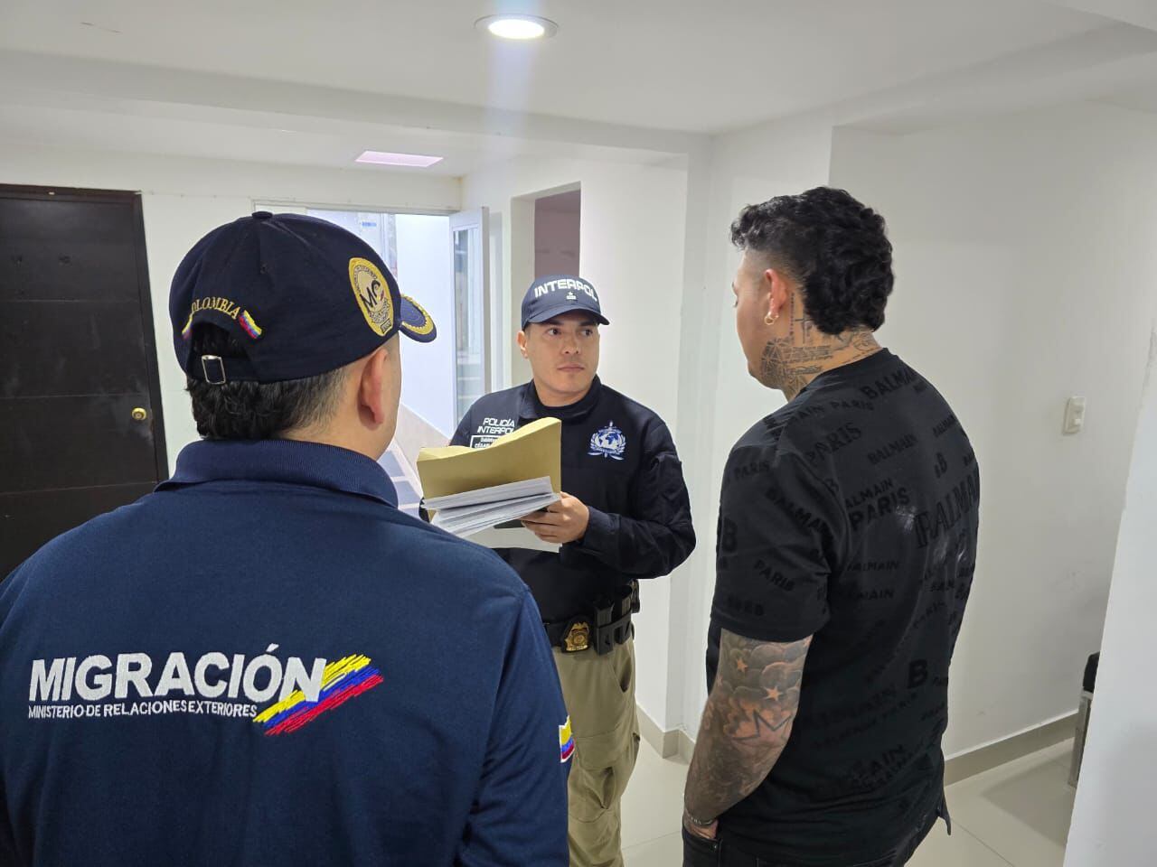 El ciudadano mexicano fue capturado en Sopetrán, Antioquia, durante un operativo conjunto de Migración Colombia, Interpol y la Policía Nacional, tras confirmar una circular roja por secuestro agravado - crédito Migración Colombia