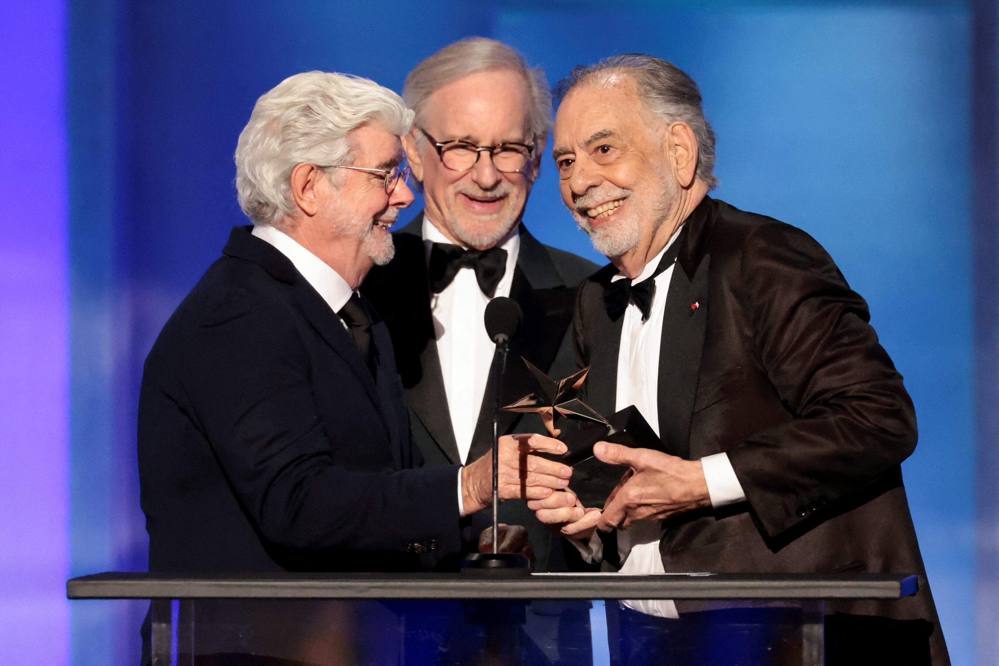 George Lucas sorprendía al elenco al invitar a directores como Francis Ford Coppola y Steven Spielberg a dar la orden de acción mediante altavoz en el set(REUTERS/Mario Anzuoni)