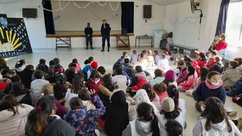 Rodolfo Cardozo dando una charla