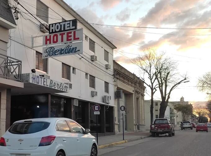 El presunto femicida y su hijo fueron encontrados en el Hotel Berlín, de Gualeguaychú