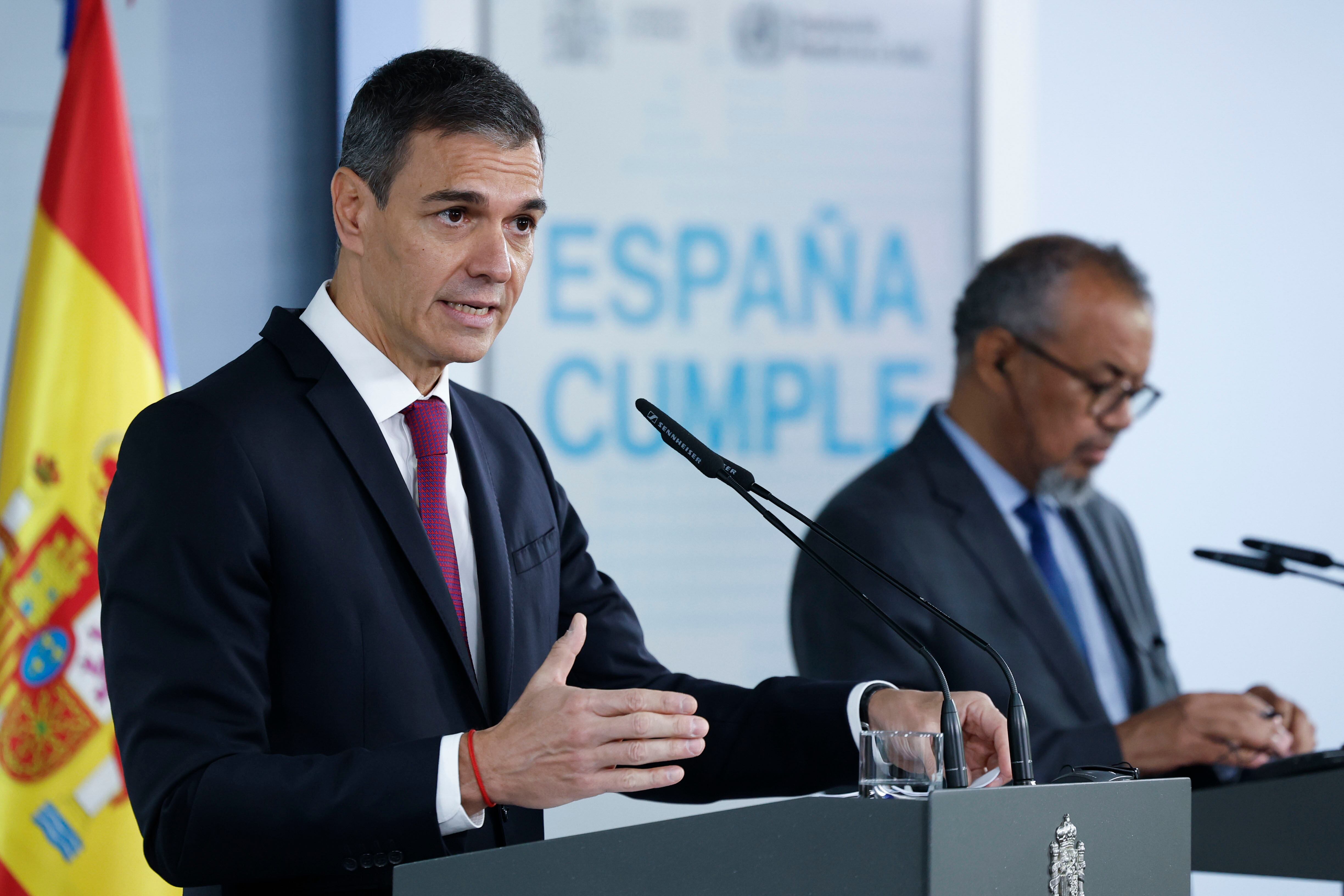 Pedro Sánchez y el director general de la OMS, Tedros Adhanom, este martes en Moncloa. (EFE/Chema Moya)