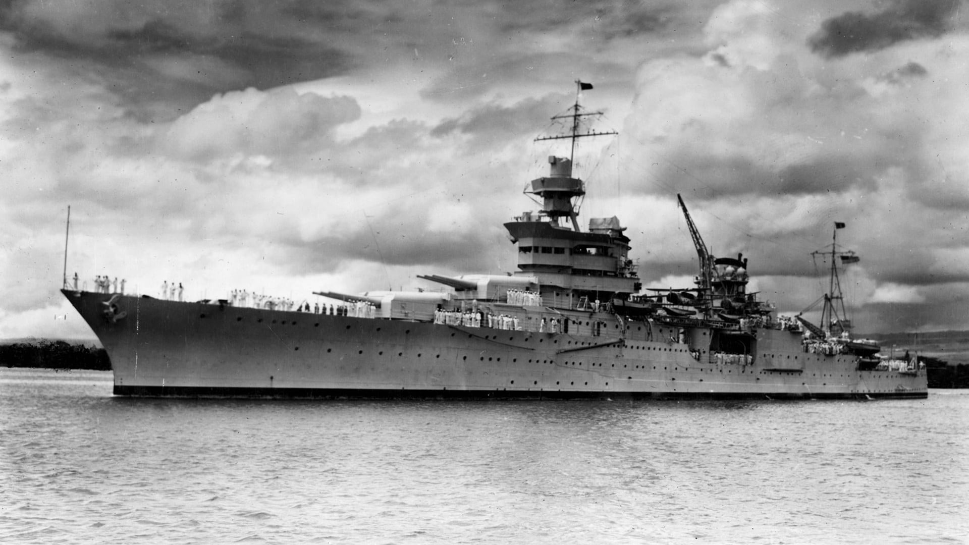 El hundimiento del USS Indianapolis: una misión secreta, doce minutos de agonía, ataques de tiburones y más de 800 muertos
