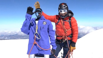Robot humanoide escaló un volcán nevado y ahora quiere conquistar el Everest
