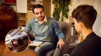 Una familia en terapia. (Adobe