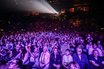 Un Luna Park colmado fue