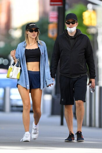 Robert Pattinson y Suki Waterhouse