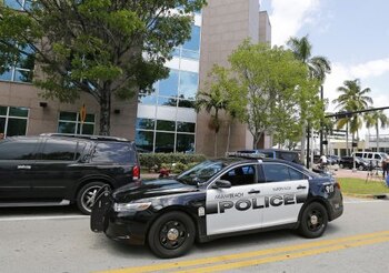 MIAMI BEACH, FL - MAY