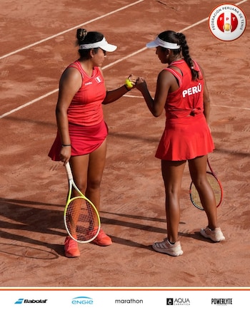 Yleymi Muelle e Romina Ccuno deram ao Peru a primeira vitória na Zona Americana da Billie Jean King Cup ao derrotar a dupla chilena Jimar Gerald e Fernanda Labraña. Crédito: Federação Peruana de Tênis.