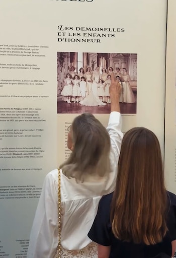 Carolina de Mónaco, Alexandra de Hannover y el príncipe Alberto visitan la exposición dedicada a la boda de Grace Kelly y Rainiero III (Casa Real)