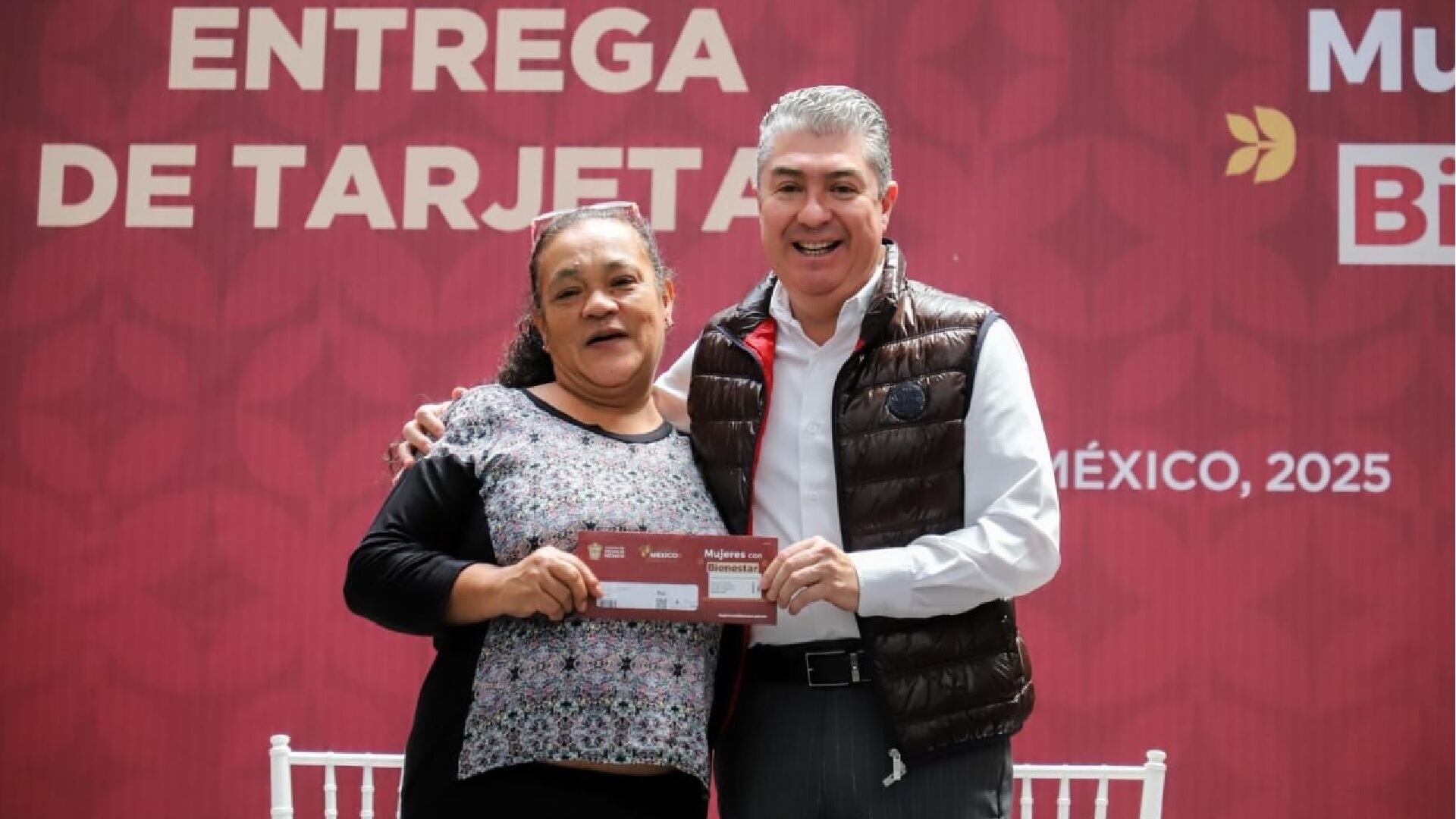Entrega de tarjeta del programa Mujeres con Bienestar (Gob. Edomex)