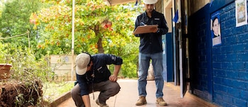 Las obras en los centros escolares, aún en ejecución, comprenden la renovación de redes eléctricas, reparación de paredes y colocación de mobiliario./ (Dos programas por día)