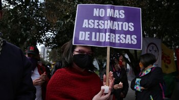 Líderes sociales realizan una velatón