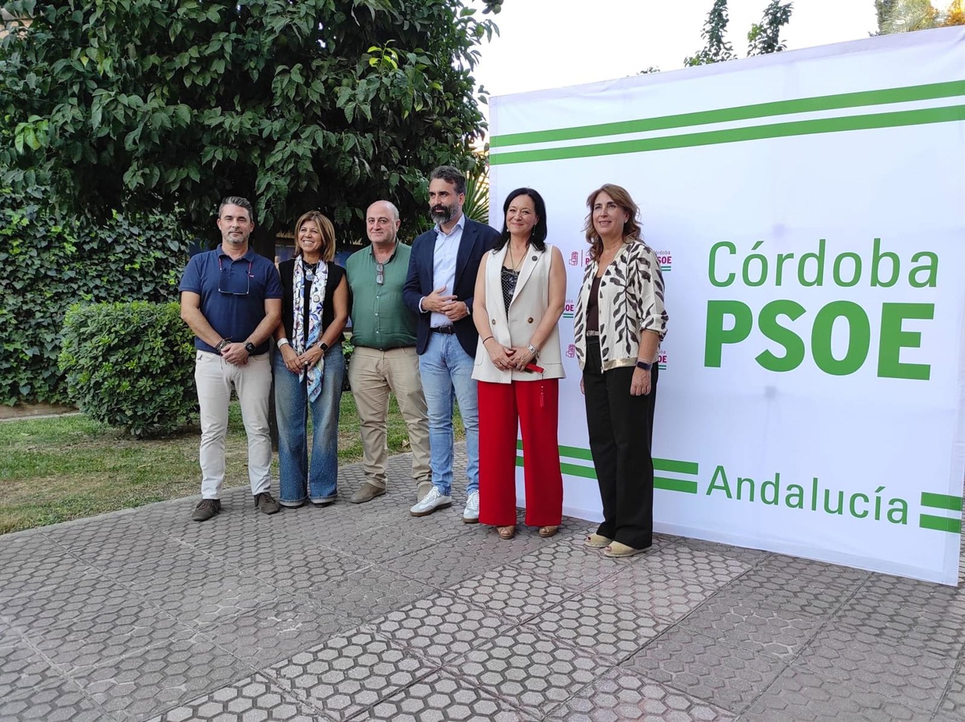 21/10/2026 Juanma Poyato (izda.), junto a los candidatos del PSOE de Córdoba Carmen Lara (Congreso), Emilio Martínez (Congreso), Alberto Mayoral (Congreso), Rafi Crespín (Senado) y Ana López Losilla (Senado).ANDALUCÍA ESPAÑA EUROPA CÓRDOBA POLÍTICA