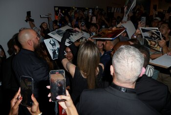 La estrella de Hollywood firma