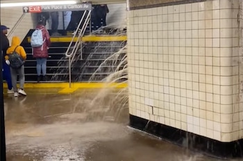 Las lluvias intensas provocaron filtraciones y alteraciones temporales en el servicio del subway.