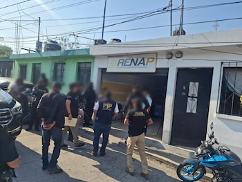 Oficinas del Registro Nacional de las Personas (Renap) en Guatemala, donde laboraban los empleados detenidos por presuntos vínculos con un prófugo mexicano./(Ministerio Público de Guatemala)