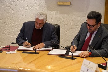 Firma de convenio entre el