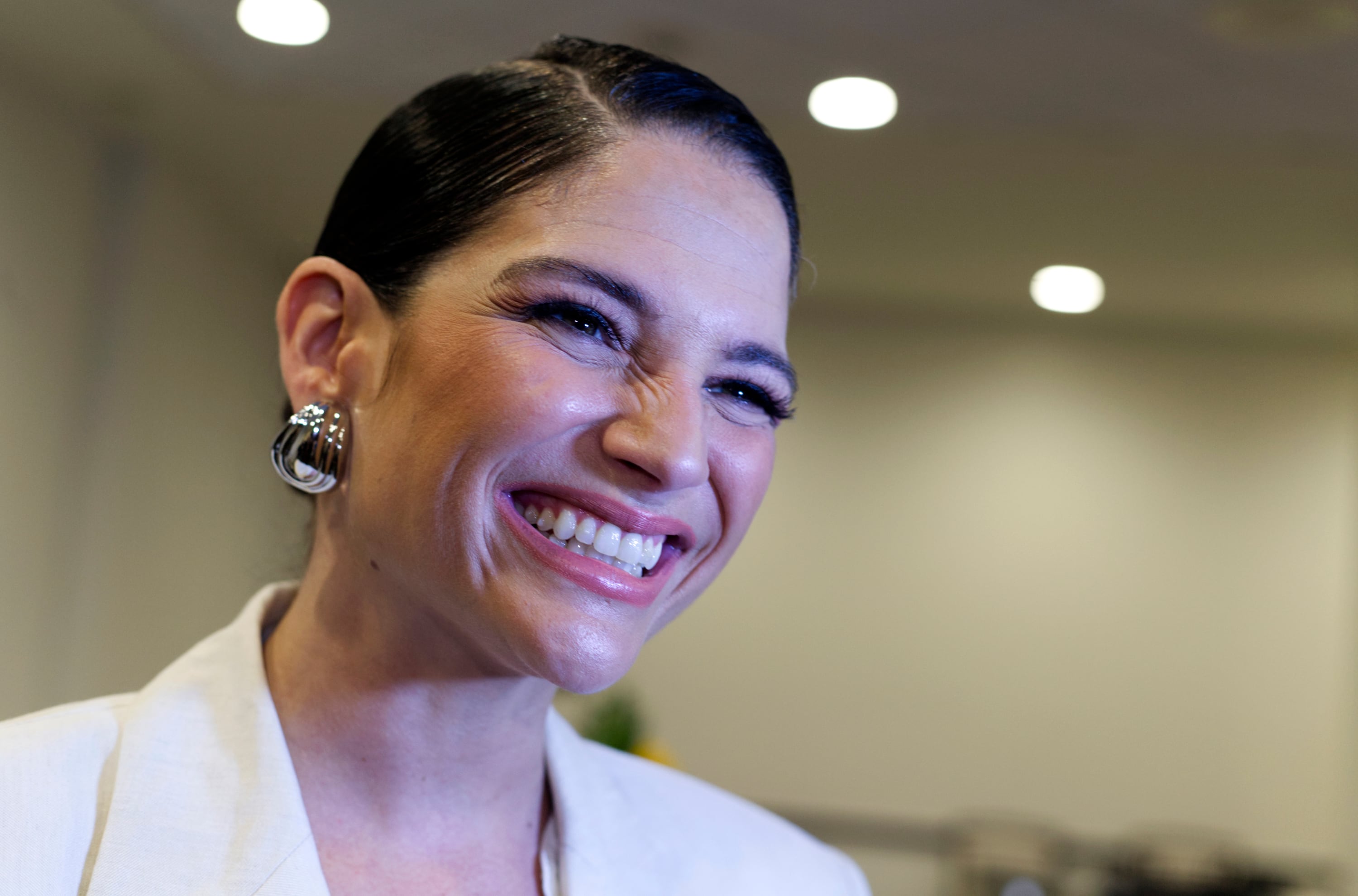 La cantante española Natalia Jiménez habla durante una rueda de prensa por motivo del cierre de su gira, en San Juan (Puerto Rico). EFE/ Thais Llorca