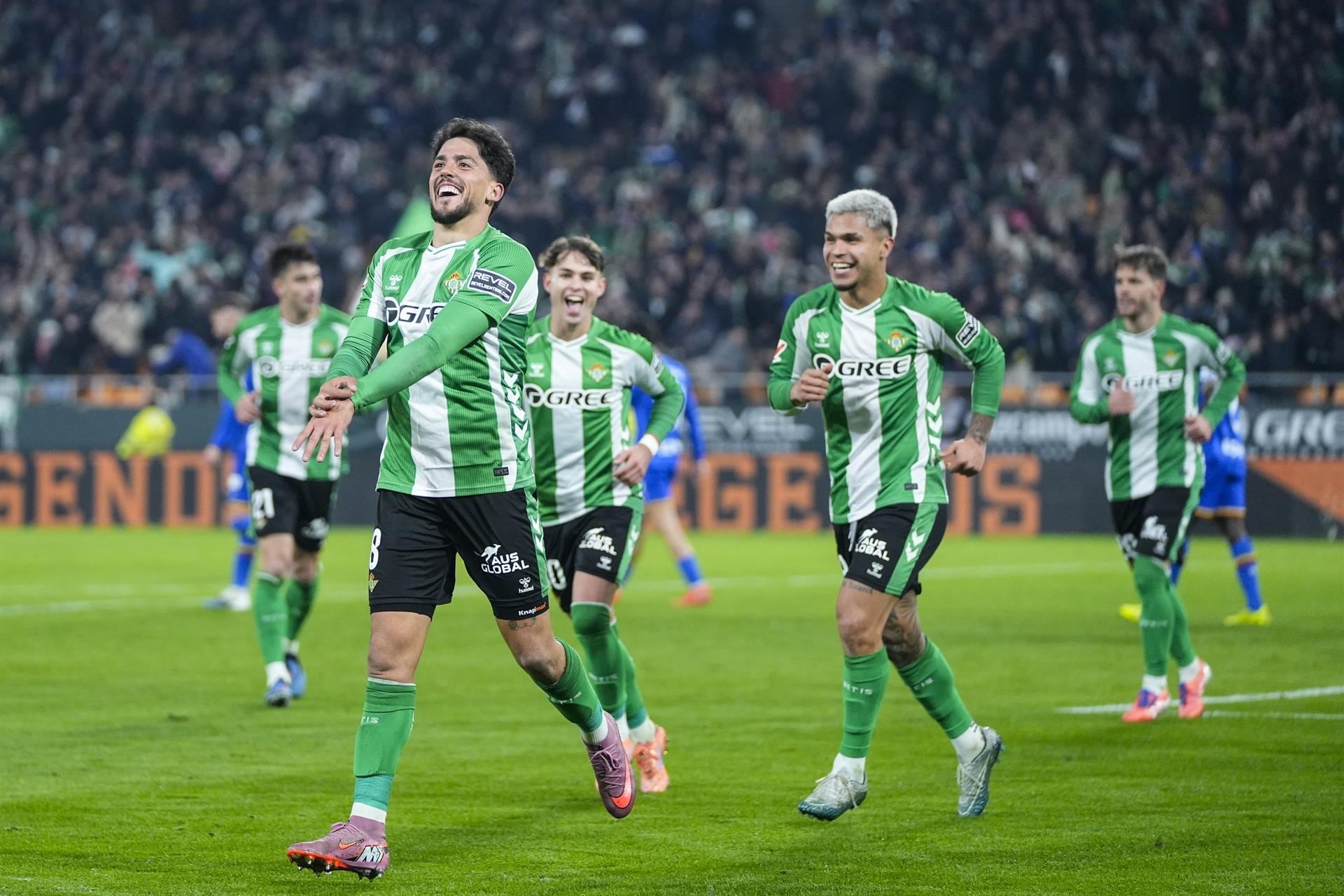 (Crónica) Betis y Elche regalan goles por Navidad