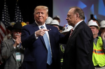 Hamm y el presidente de EEUU, Donald Trump. REUTERS/Leah Millis/File Photo