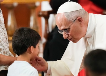 El papa León XIV durante su encuentro con las realidades de Caridad y Asistencia Diocesanas en la Iglesia de Sant Agustí, este miércoles en su visita oficial a España. EFE/Marta Pérez