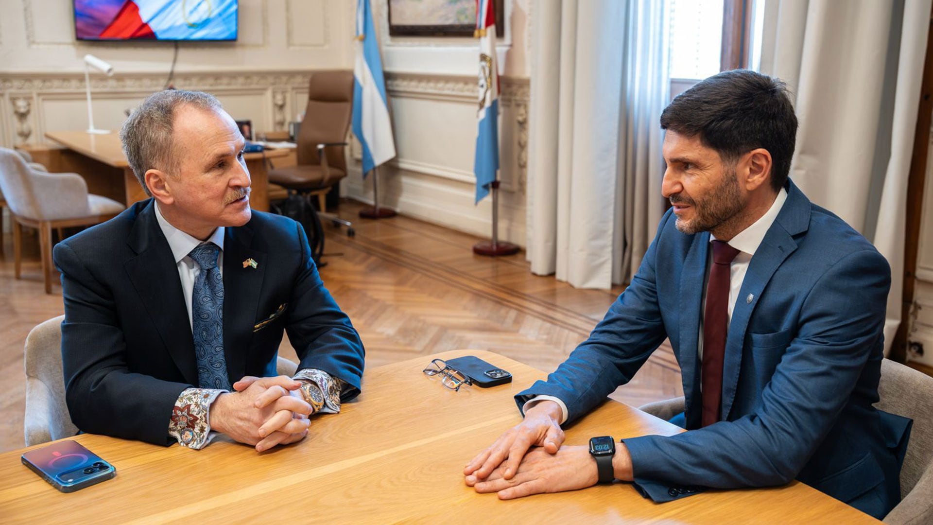 El embajador de Estados Unidos en Argentina, Peter Lamelas, se reunió en Rosario con el gobernador de Santa Fe, Maximiliano Pullaro