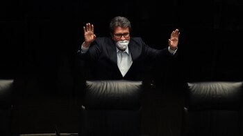 Ricardo Monreal le hizo un