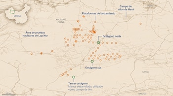 Mapa de la región de Xinjiang, China, con el Área de pruebas nucleares de Lop Nur, plataformas de lanzamiento y campos de silos cerca de Hami.