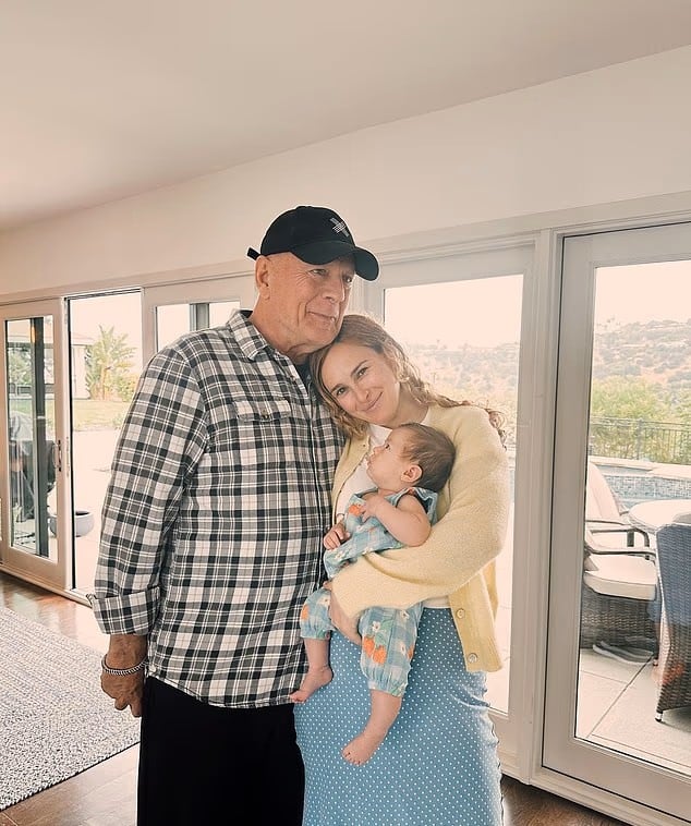 La familia reportó que Bruce Willis mantiene una conexión emocional pese a la pérdida de reconocimiento y la avanzada degeneración neurológica.