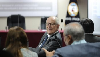 El expresidente denuncia una persecución