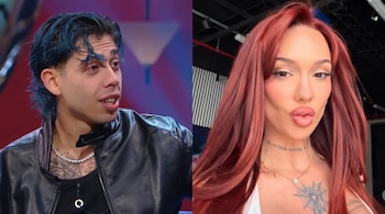 Un hombre con cabello azul, chaqueta de cuero, collar y tatuajes a la izquierda, y una mujer con cabello rojizo, labios marcados, collar y tatuajes a la derecha.