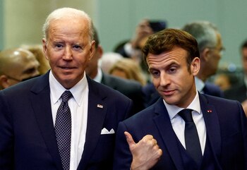 Emmanuel Macron y Joe Biden